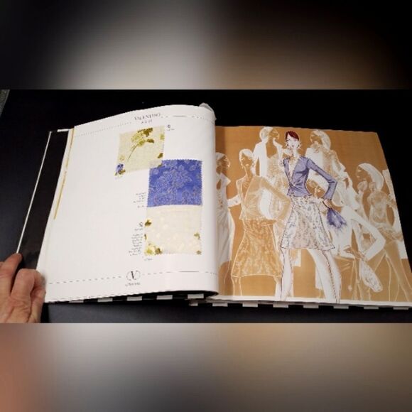 Valentino Atelier 2001- 2002 Fashion Book Catalog - Picture 11 of 16